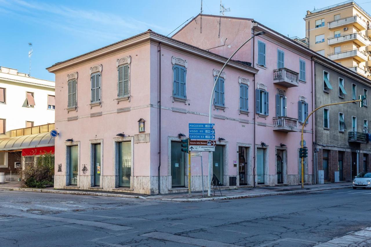 Апартаменти La Casa Rosa Терні Екстер'єр фото
